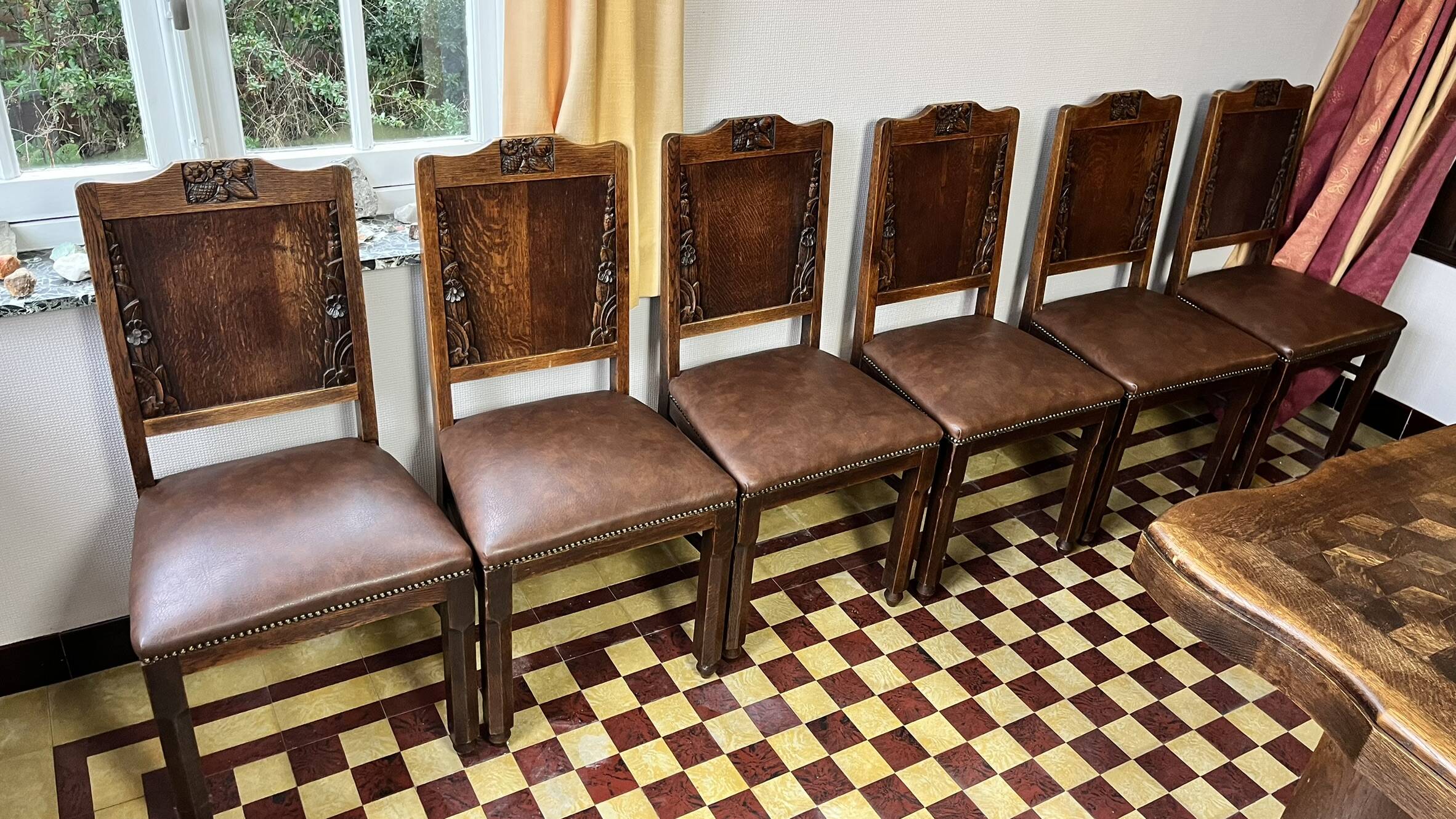 Art Deco extendable oak table with marquetry + 6 chairs – 1920s