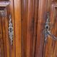 Ancienne armoire Louis XIII en noyer massif