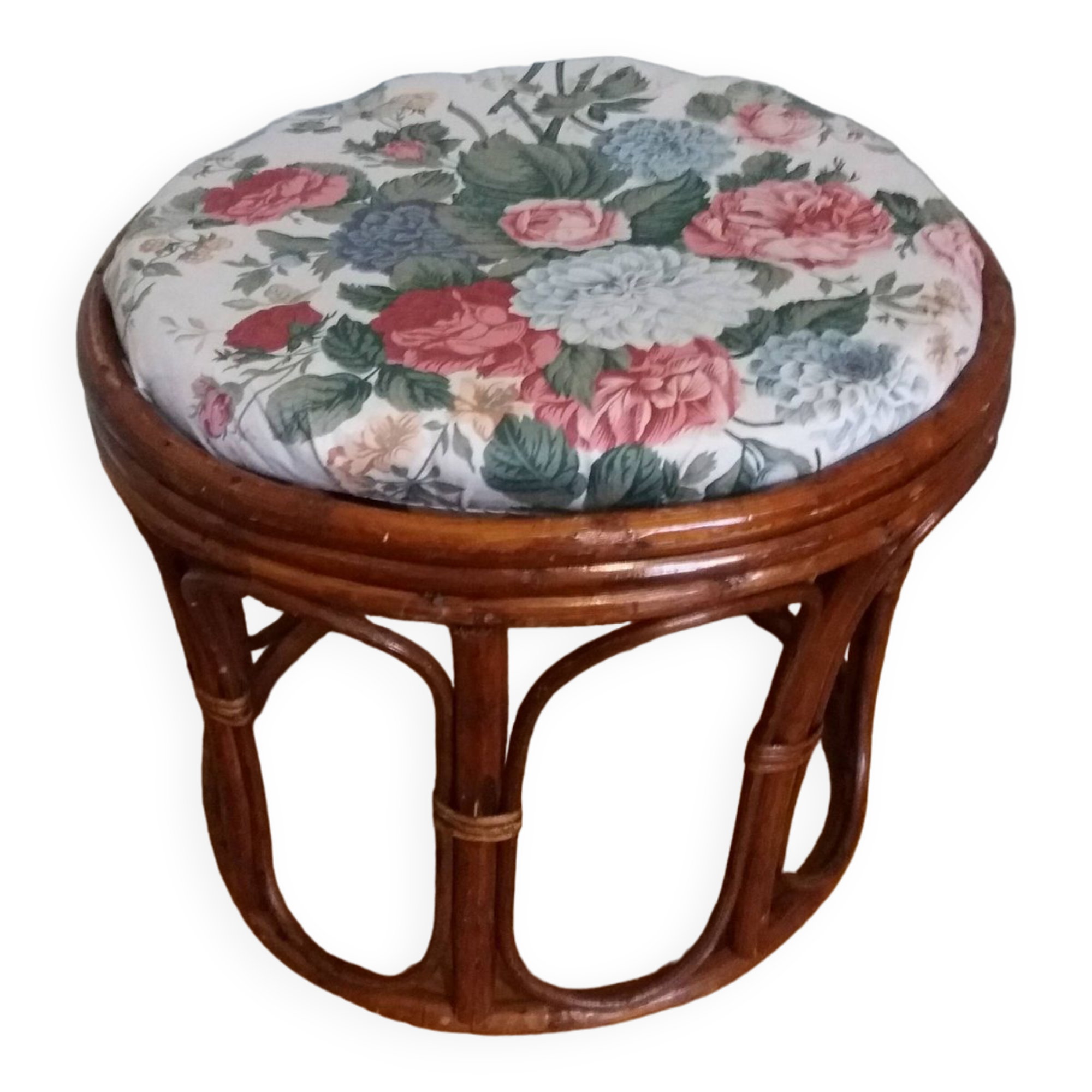 Wicker pouf with cushion