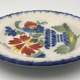 Assiette ancienne en faïence d’auvillar à décor de corbeille de fleurs polychrome