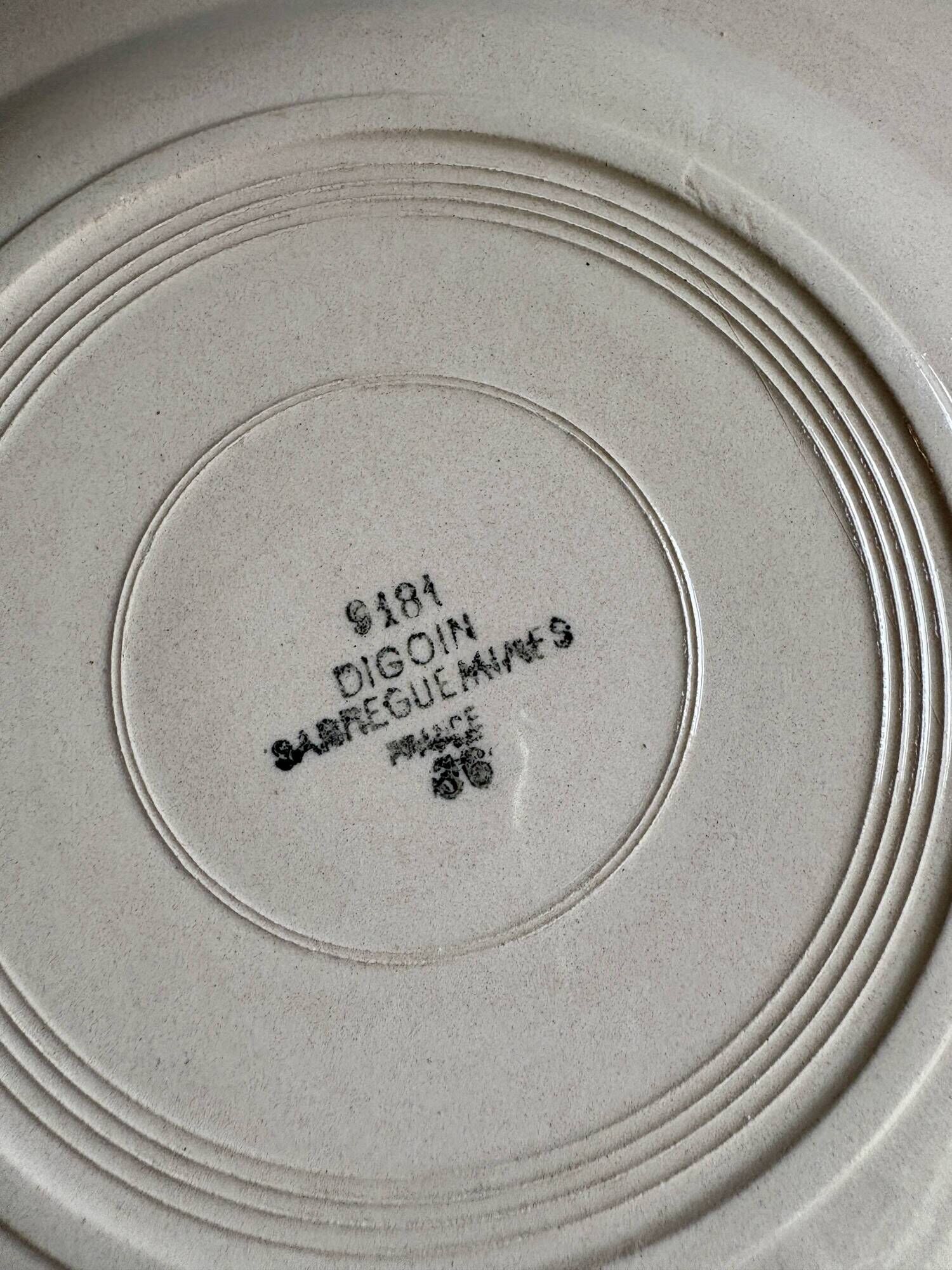 Set of 7 vintage flat plates from Digoin Sarreguemines.
