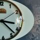Horloge formica vintage pendule murale silencieuse ovale "Cadelec bleu"