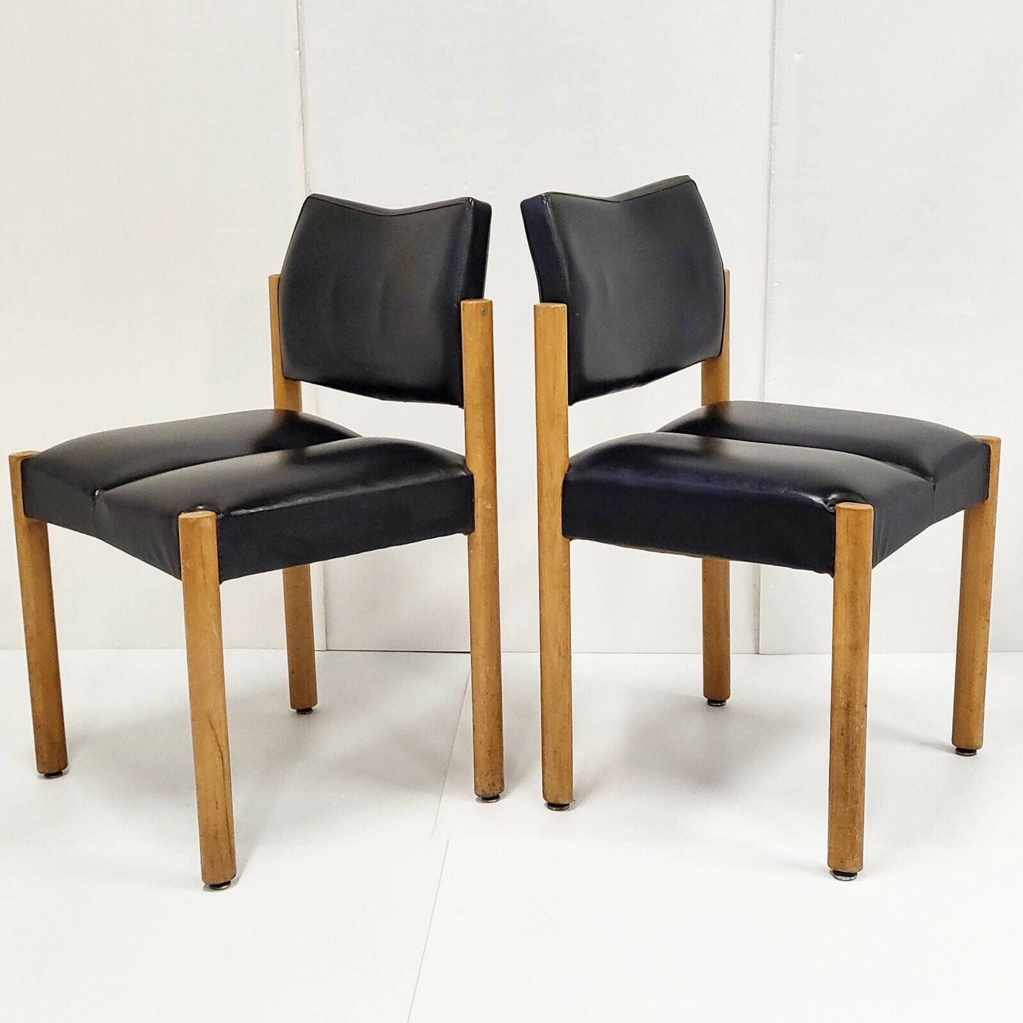 Pierre guariche: vintage 1970 chairs in black skai & beech 70s 19