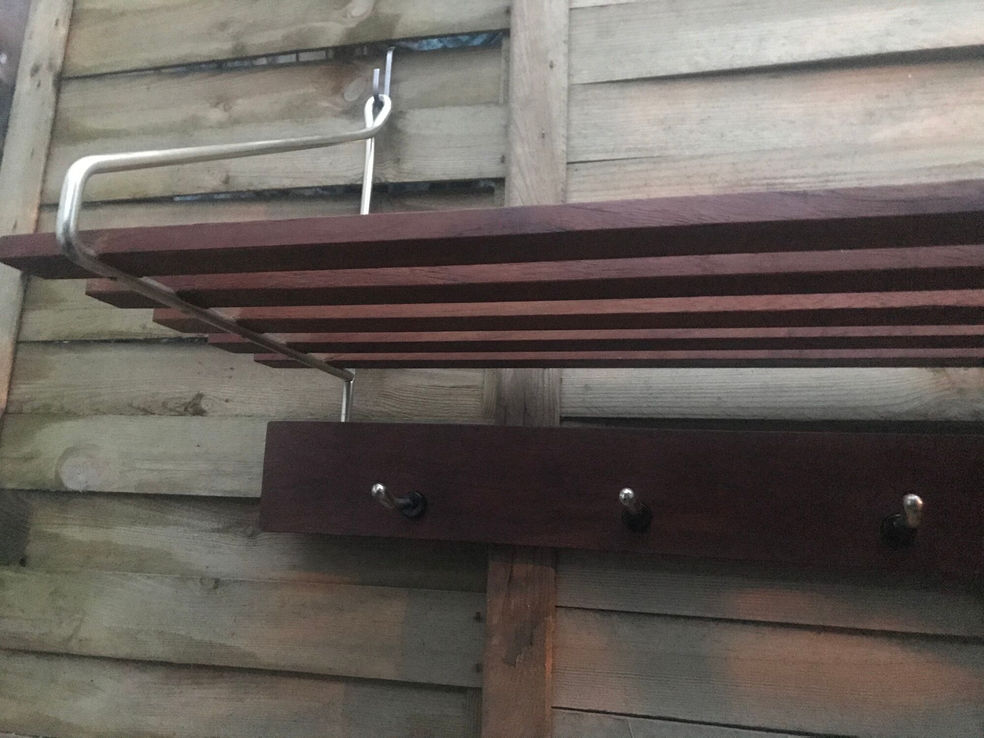 Wall hanger to hang vintage 60s