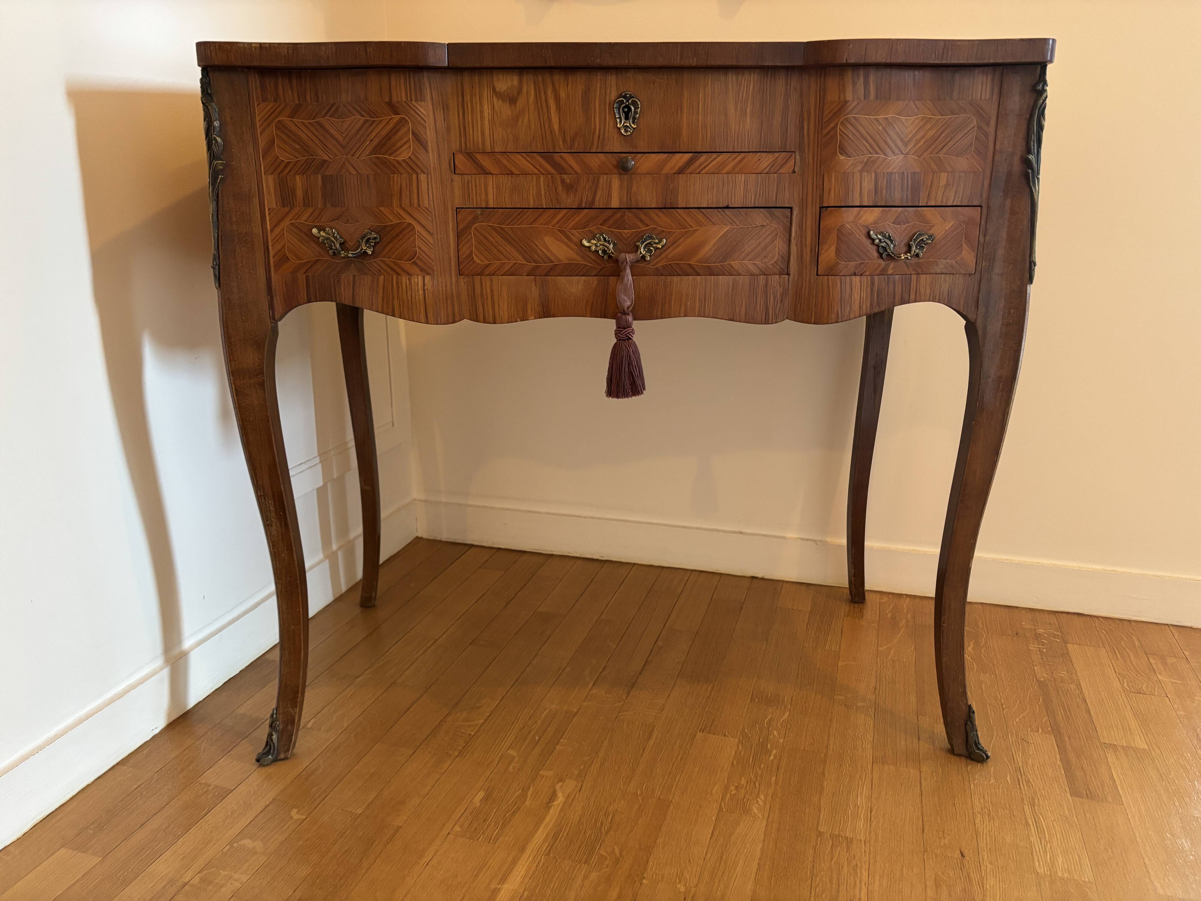 Antique dressing table with folding mirror – Louis XV style