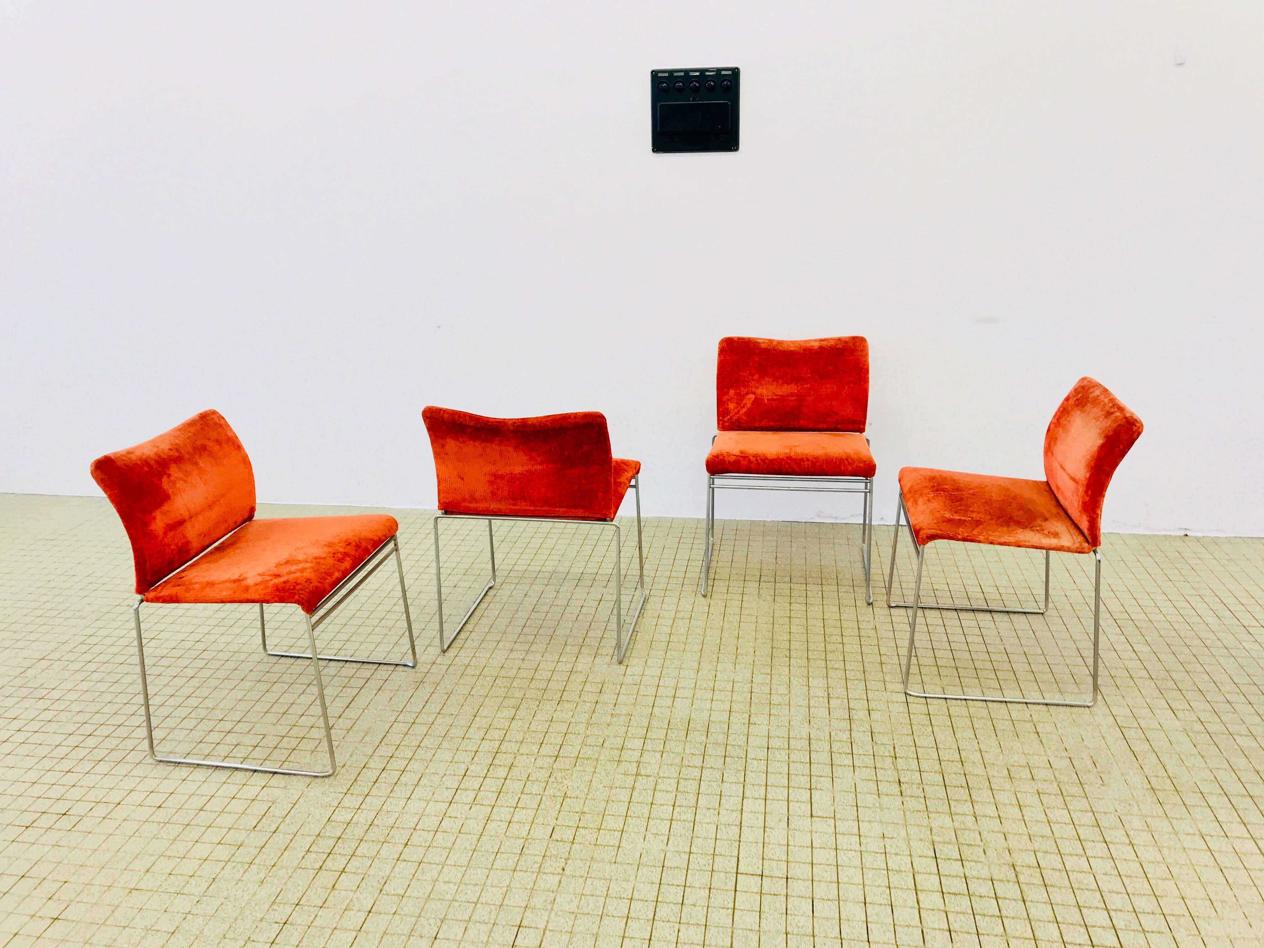 Suite de 4 chaises Jano LG Simon by Cassina