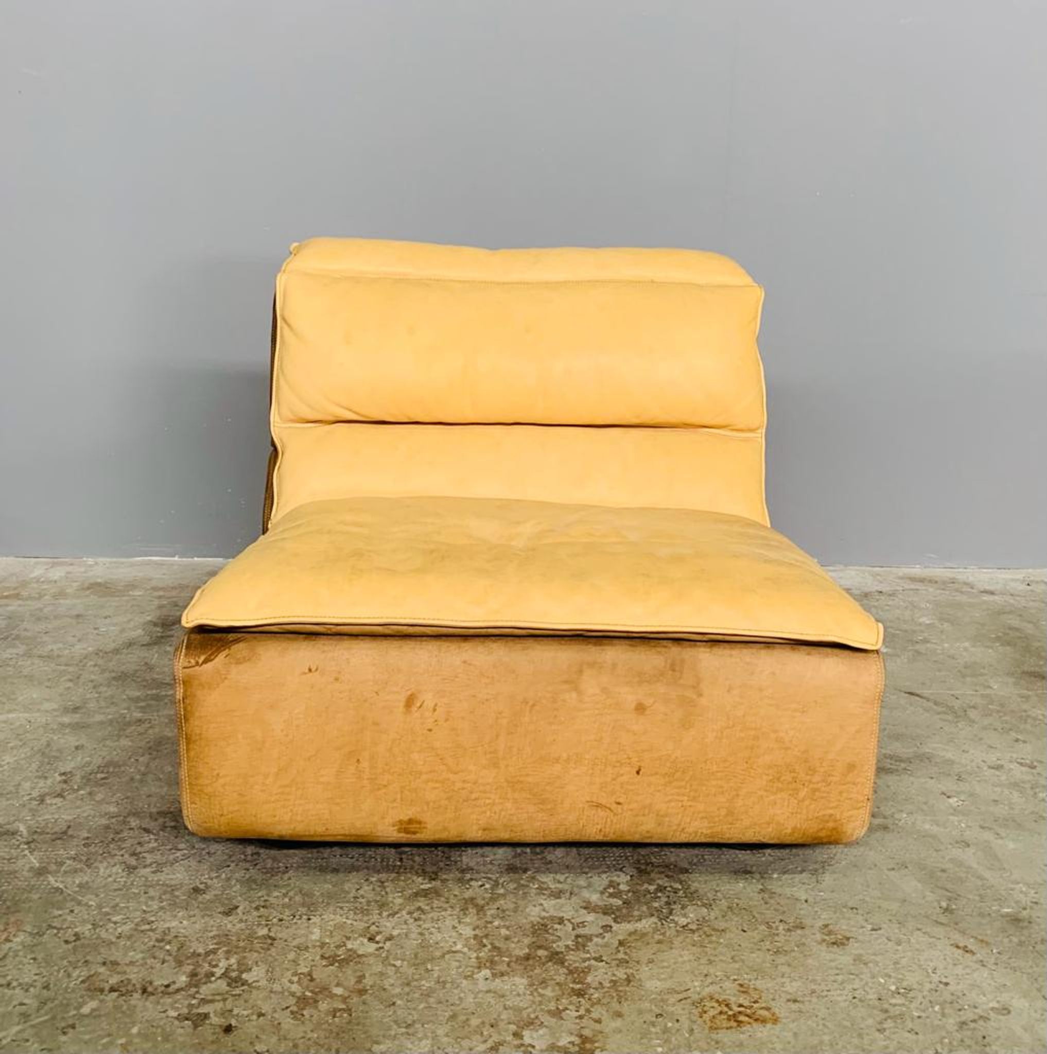 Bogo sofa in leather and suede, by Carlo Bartoli for Rossi di Albizzate