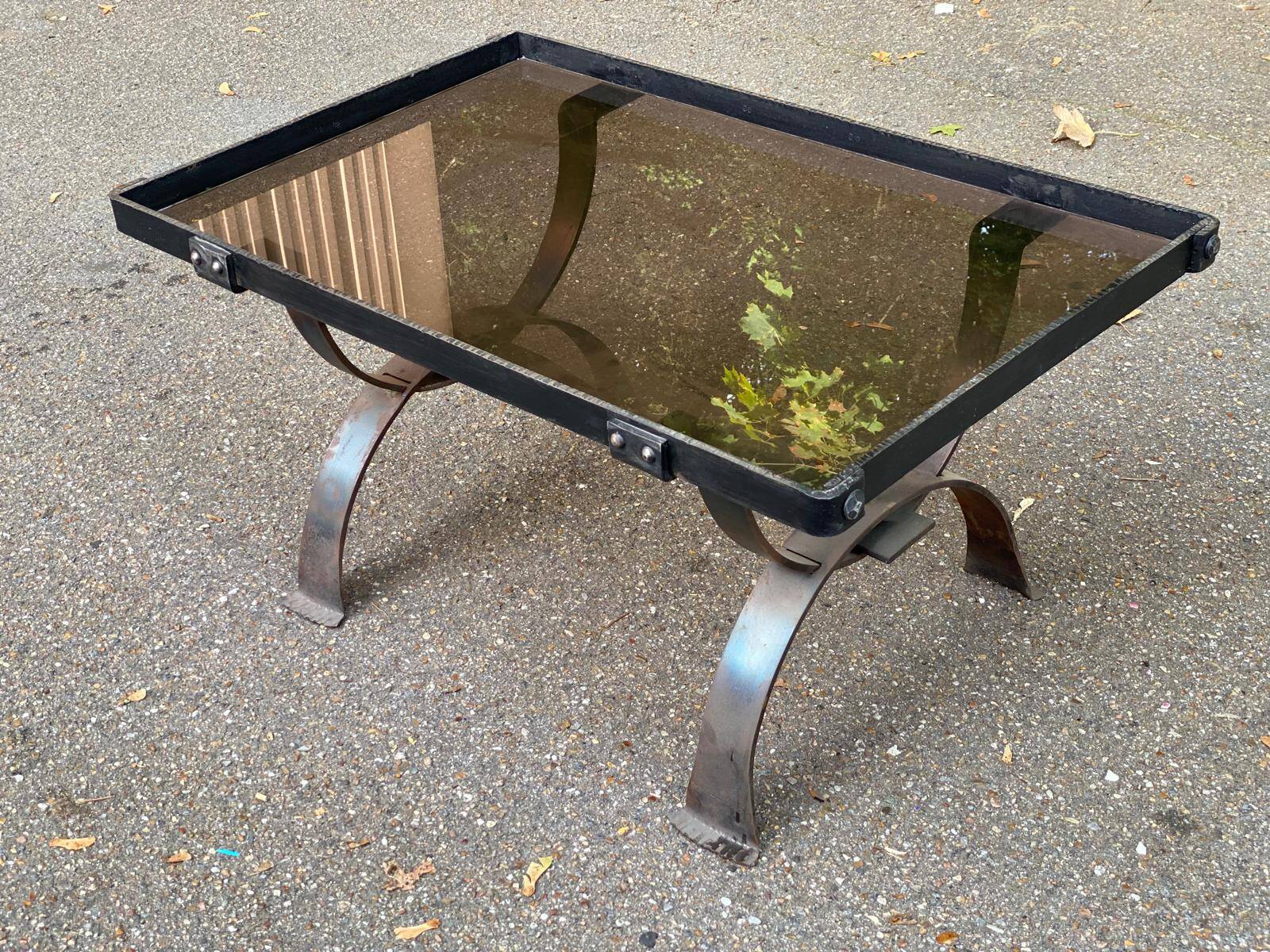 Table basse vintage en fer forgé et verre
