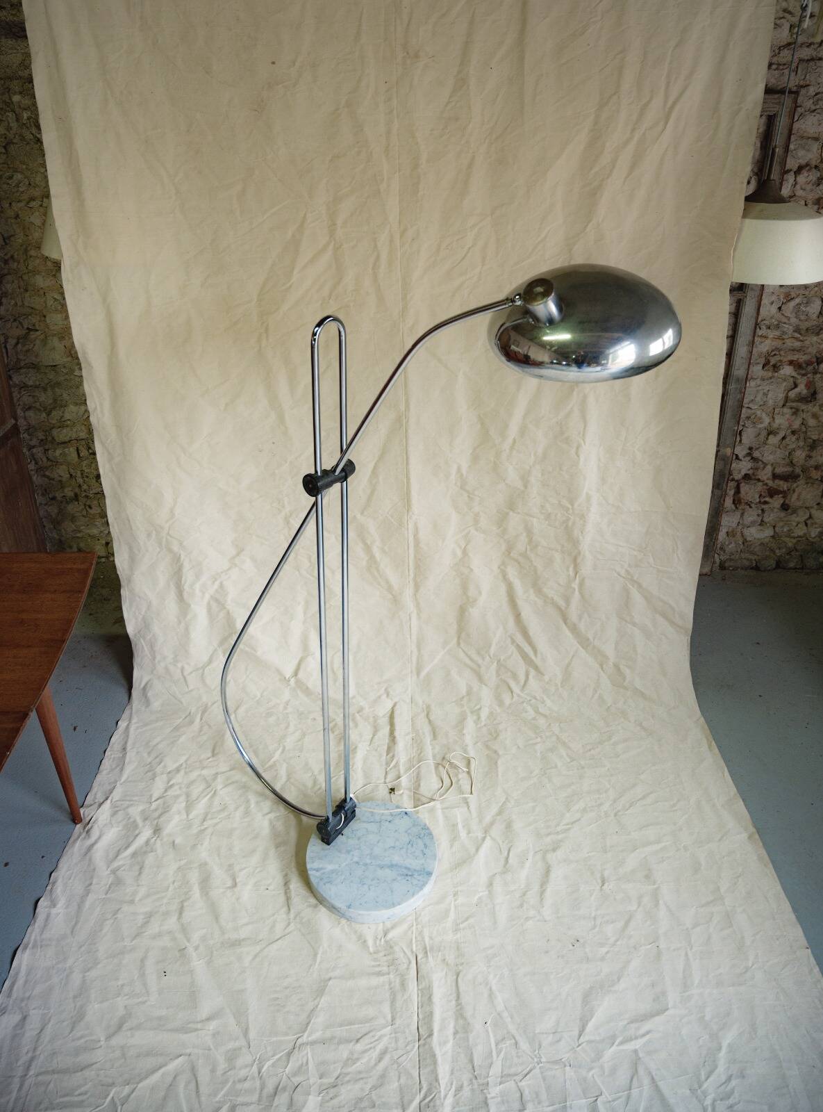 Large adjustable "Arc" lamp in marble and chrome, Italian design from the 1970s.