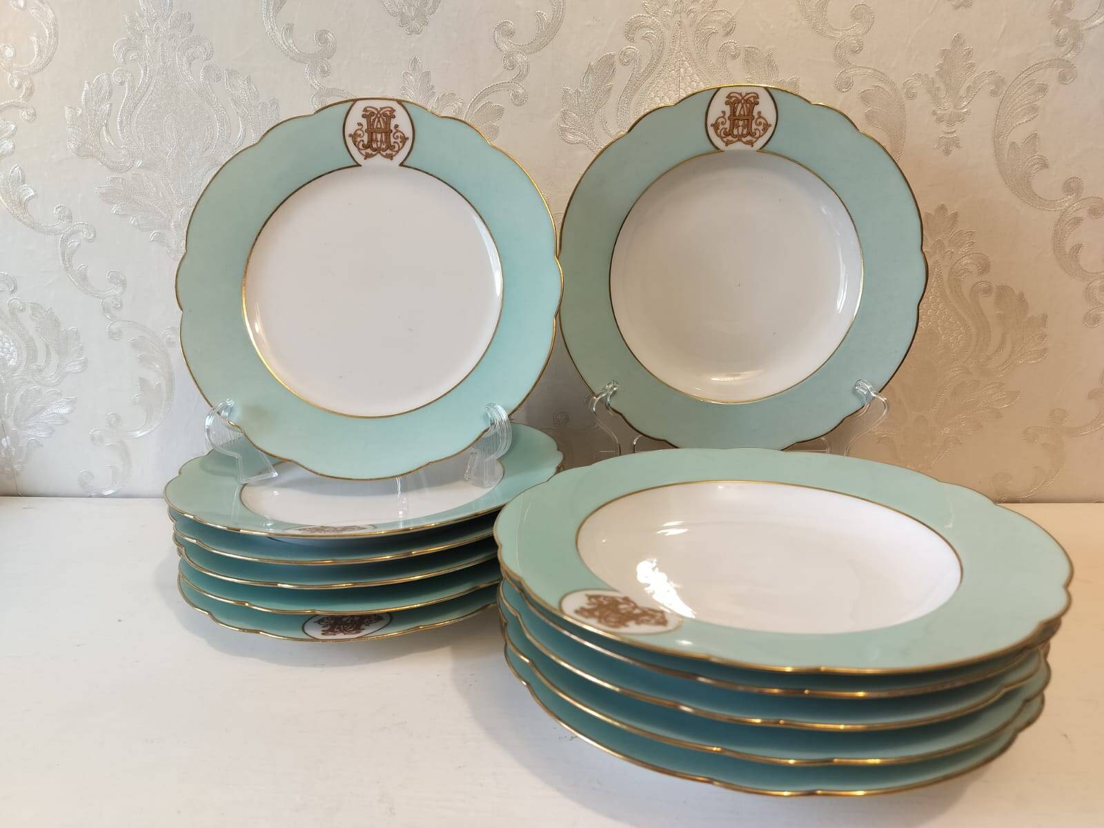 Service de 12 assiettes en porcelaine de Paris - H. Béziat / Maison Blender