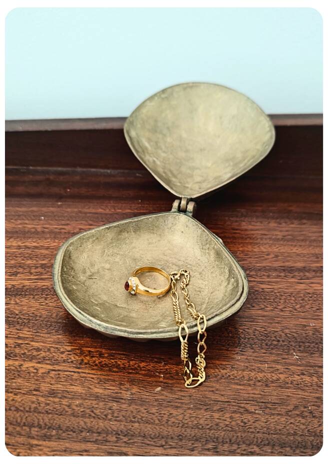 Boîte vintage en laiton en forme de coquillage
