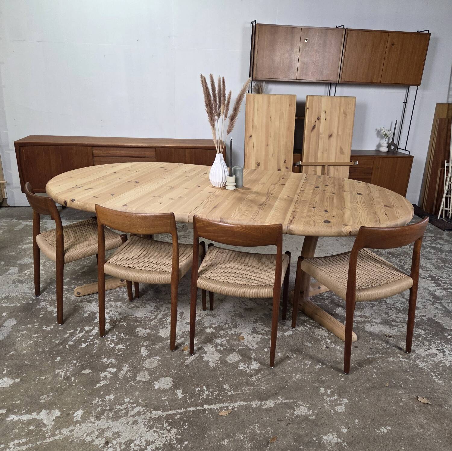Dyrlund, vintage 1960s XXXXL extendable Danish dining table