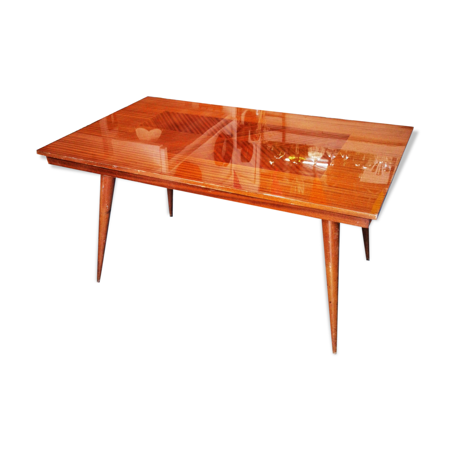 Expandable vintage table with compass feet