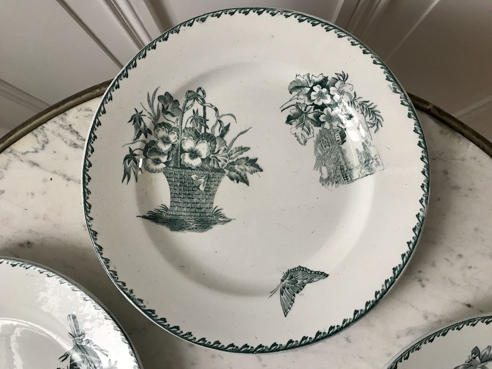set of 4 flat plates Terre de Fer Saint-Amand model "Cartels" XIXth