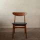 Ensemble de 6 chaises de salle à manger danoises des années 50 · Teck et Skai noir