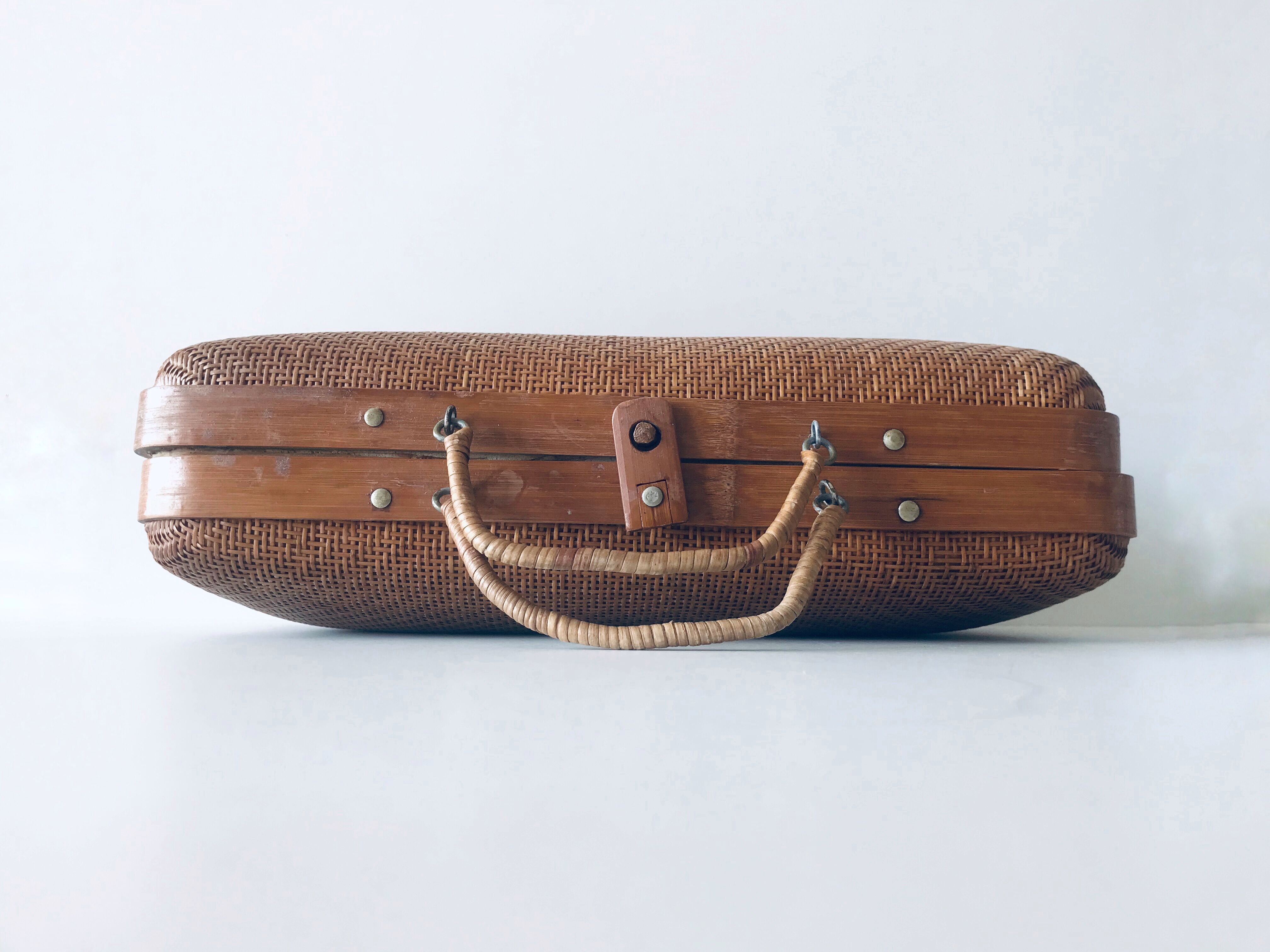 Vintage rattan valisette