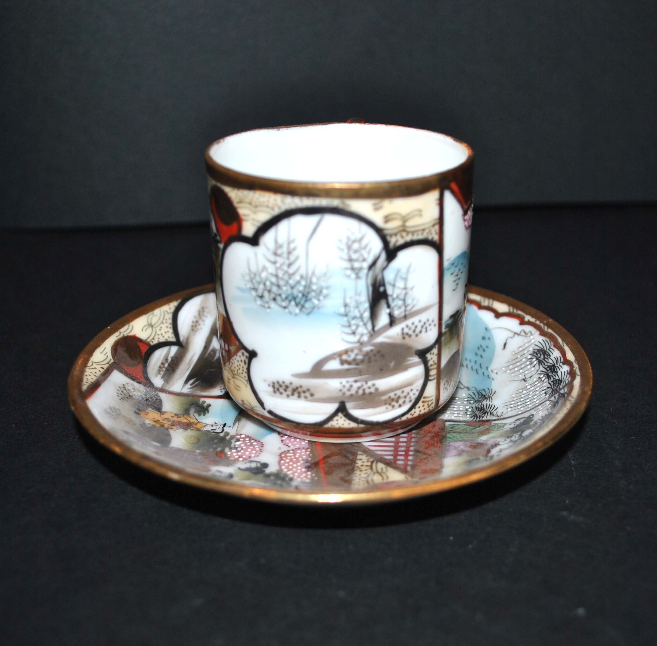 Tasse ancienne en porcelaine fine  japonaise - Décor Geisha Kimono peint main