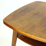 Table basse par Mier en noyer années 1960
