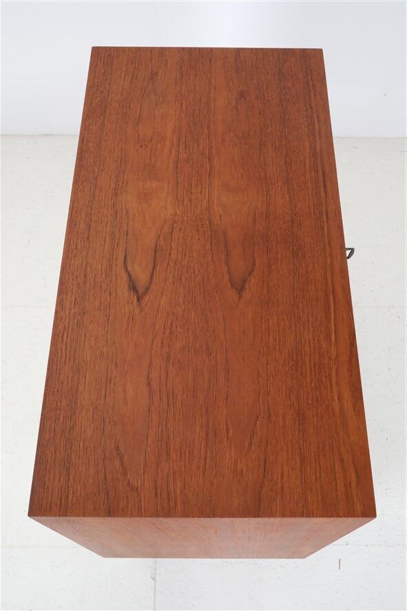 Fully restored mid-century teak dresser with 4 drawers / Danish modern design / 1960s