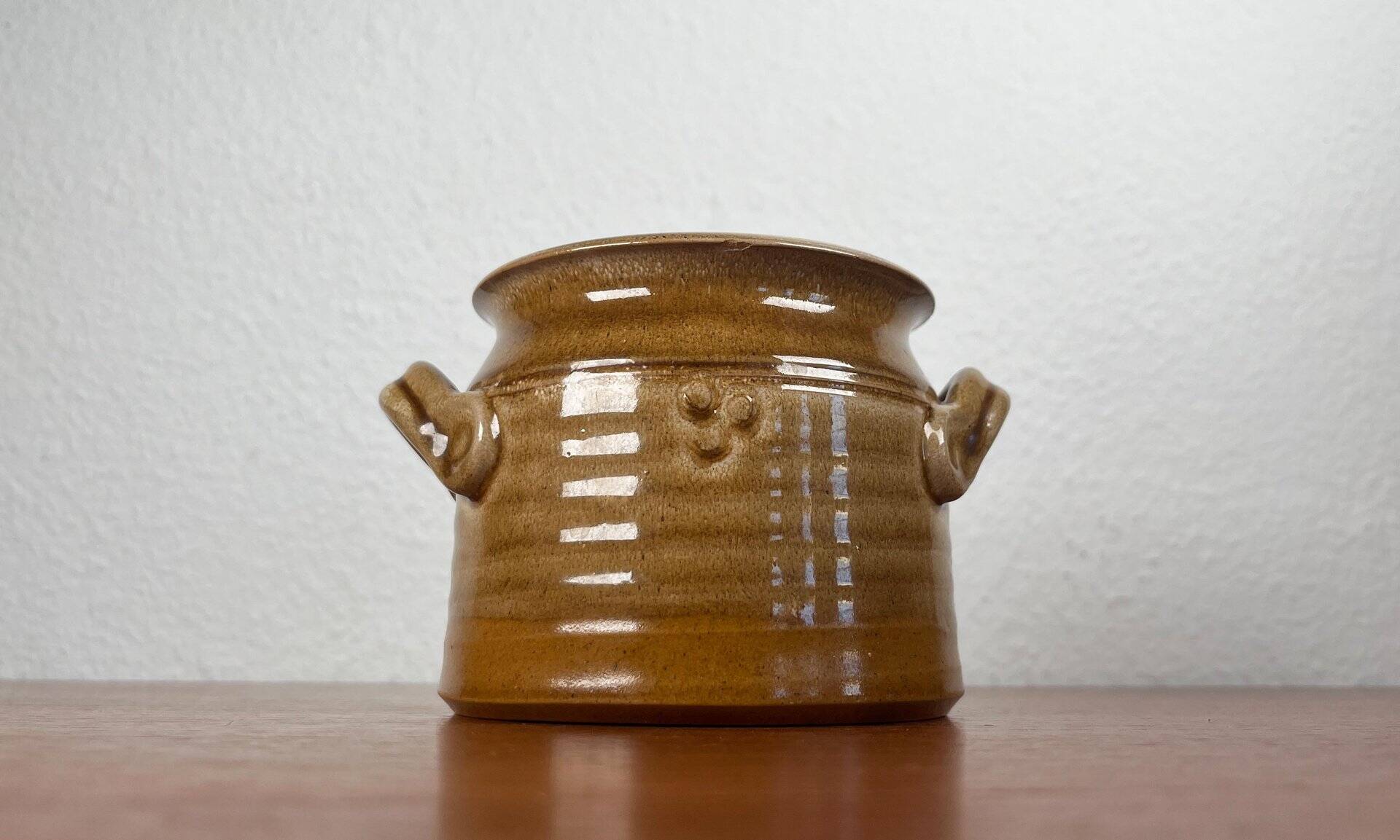 Mid-century Danish studio pottery bowl by Kaj Henning Jensen for Kh Keramik, 1960s.
