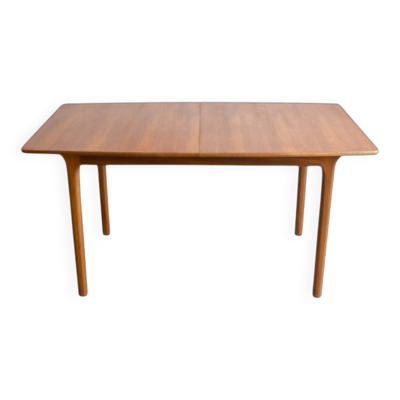 Table à repas par McIntosh avec une rallonge papillon 147cm