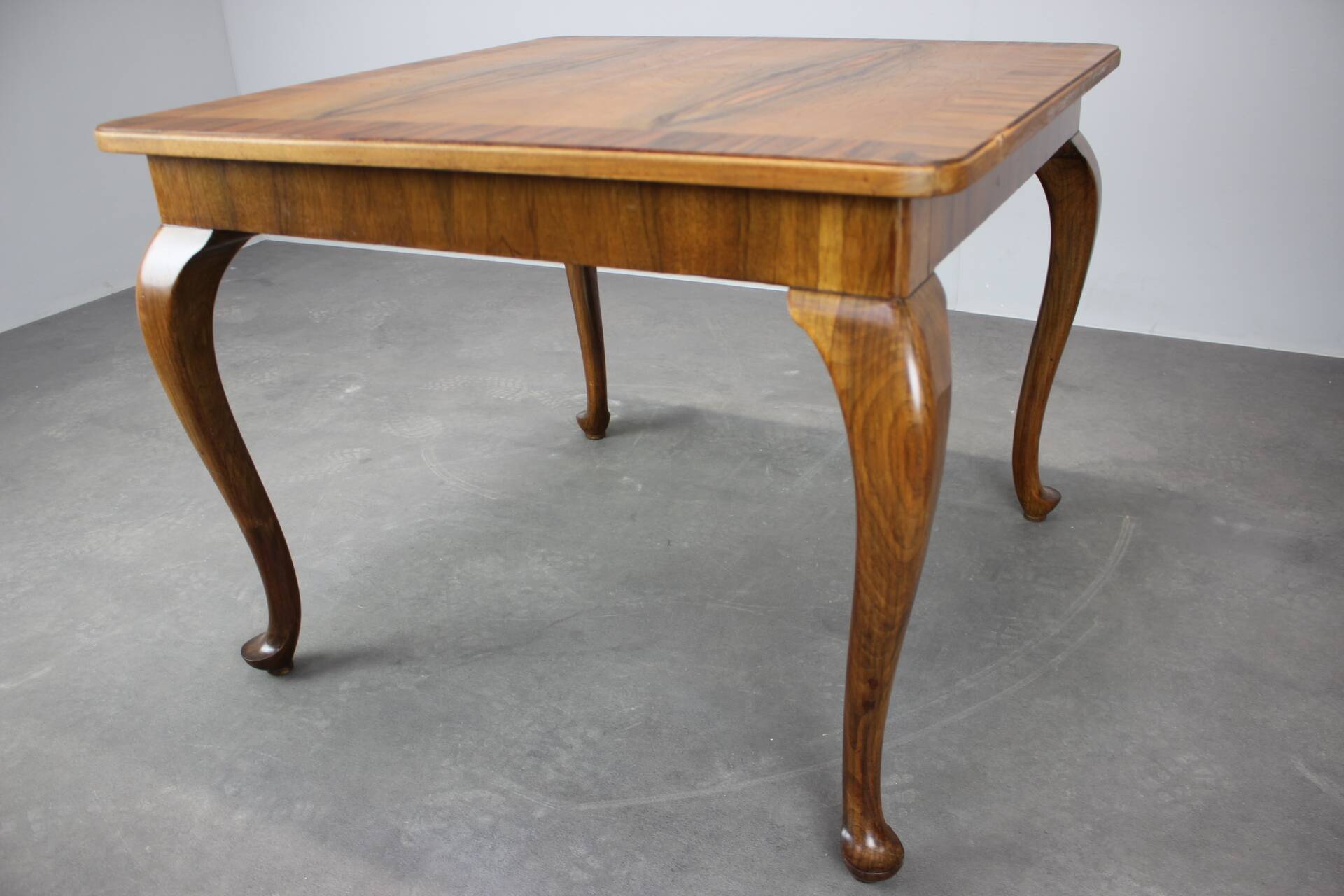 European Art Deco square coffee table from the 1930s in walnut veneer with a restored oiled finish