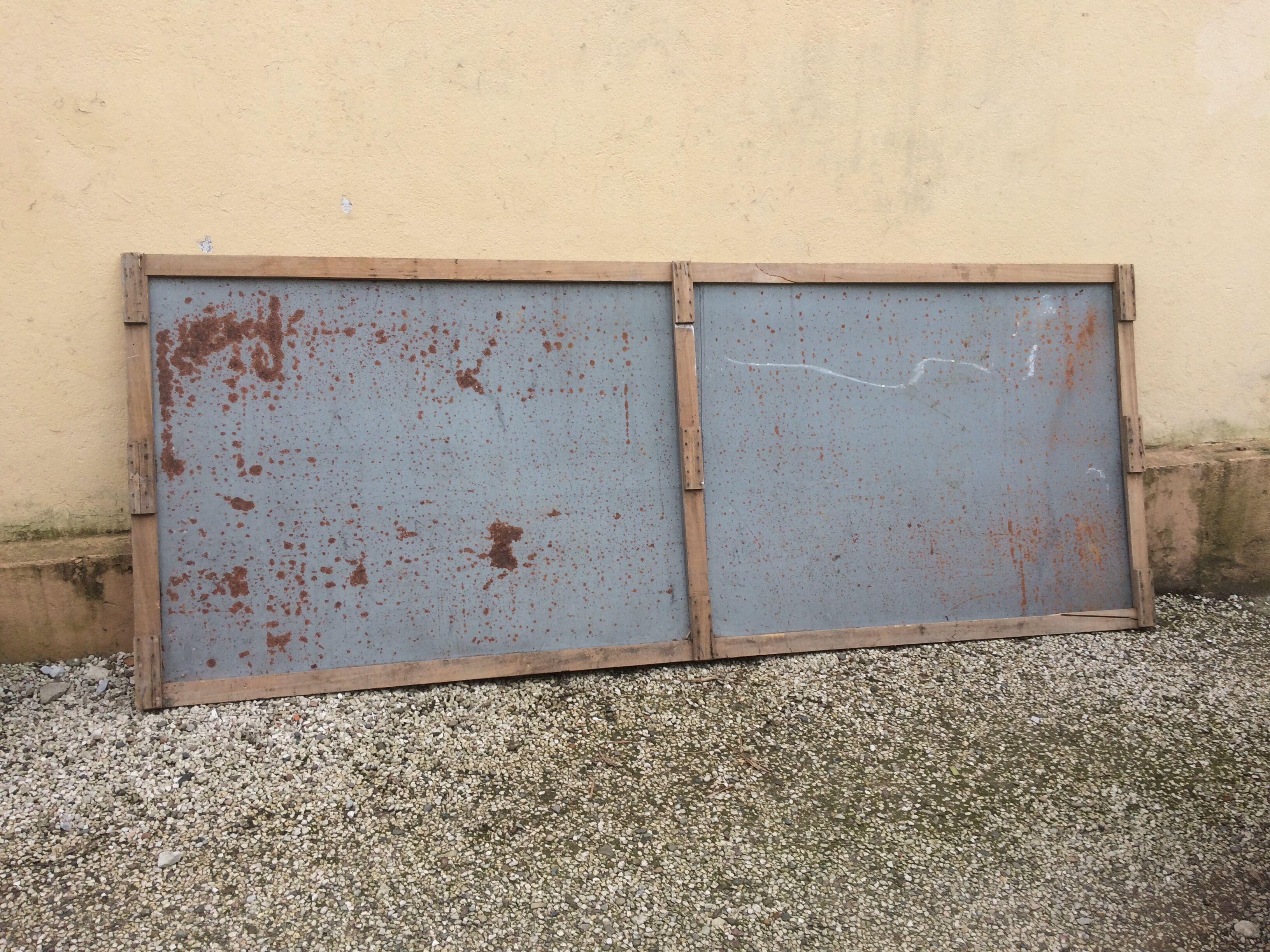 Foal advertising plate