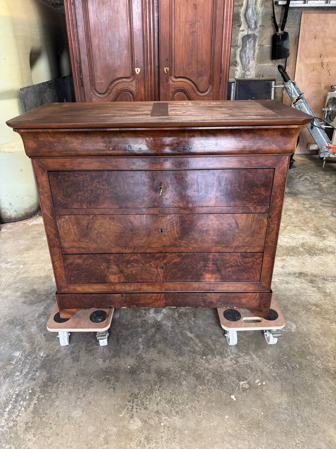 Antique chest of drawers