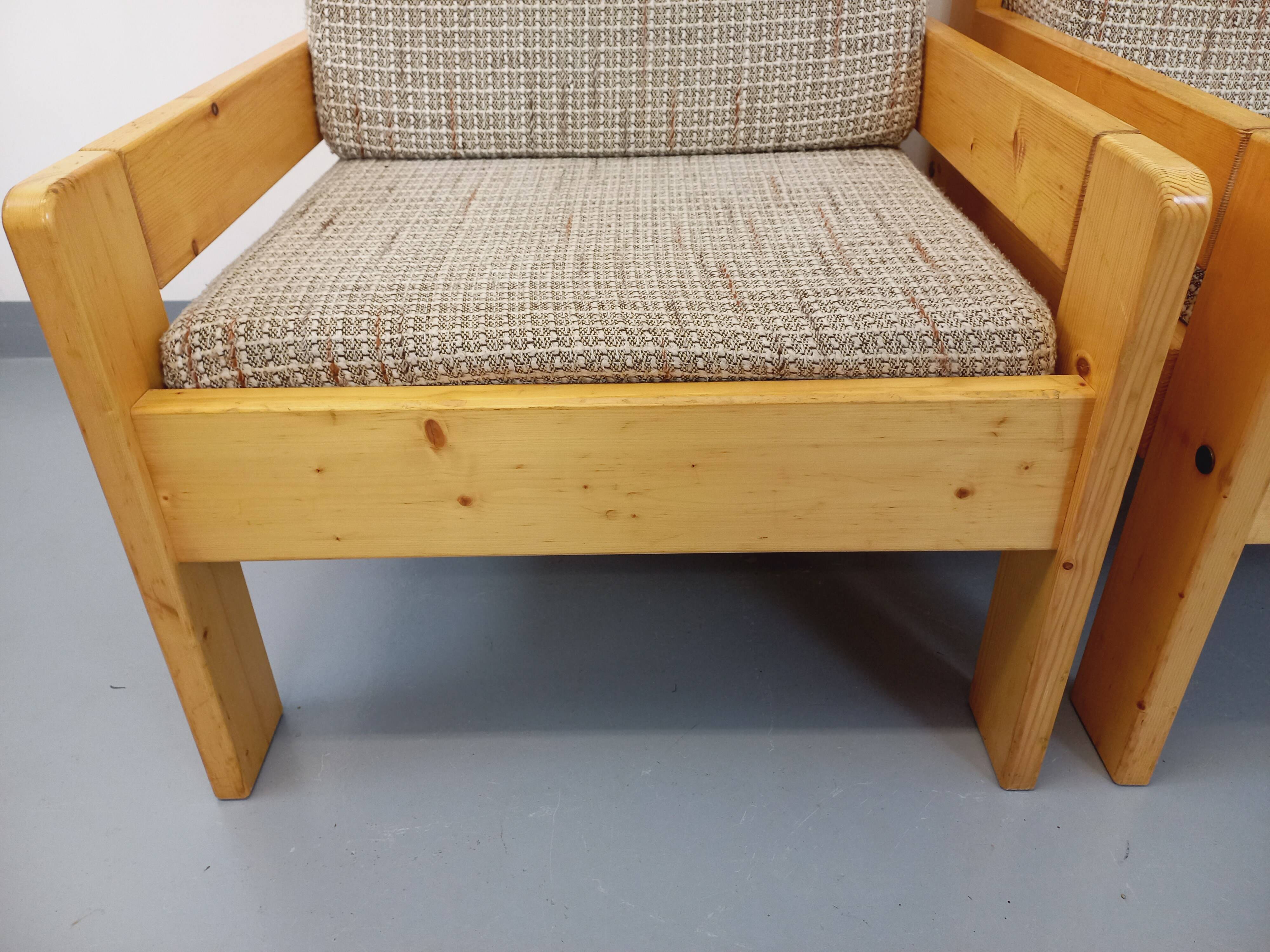 Set of 2 vintage fireside chairs in pine and fabric from the 70s