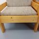 Suite de 2 fauteuils chauffeuses vintage en pin et tissu des années 70