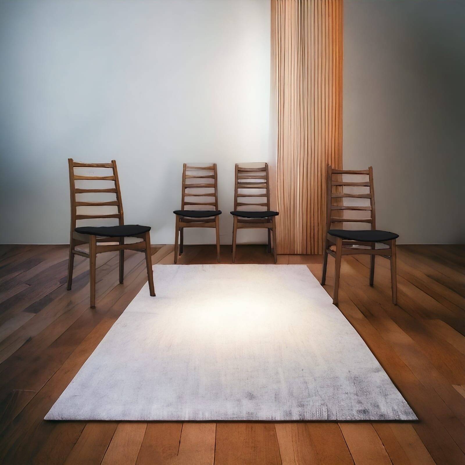 Vier Mid Century stoelen