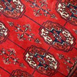 Tapis vintage fait main Tekke en laine rouge (109cm x 112cm) – Années 1970