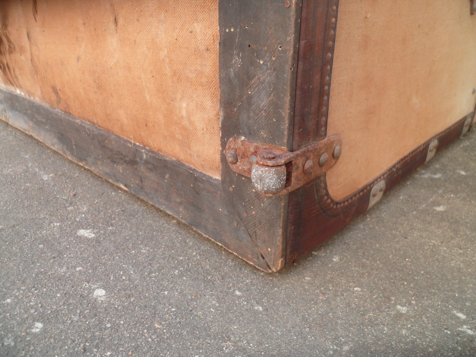 Domed quality b.b paris nineteenth century travel trunk