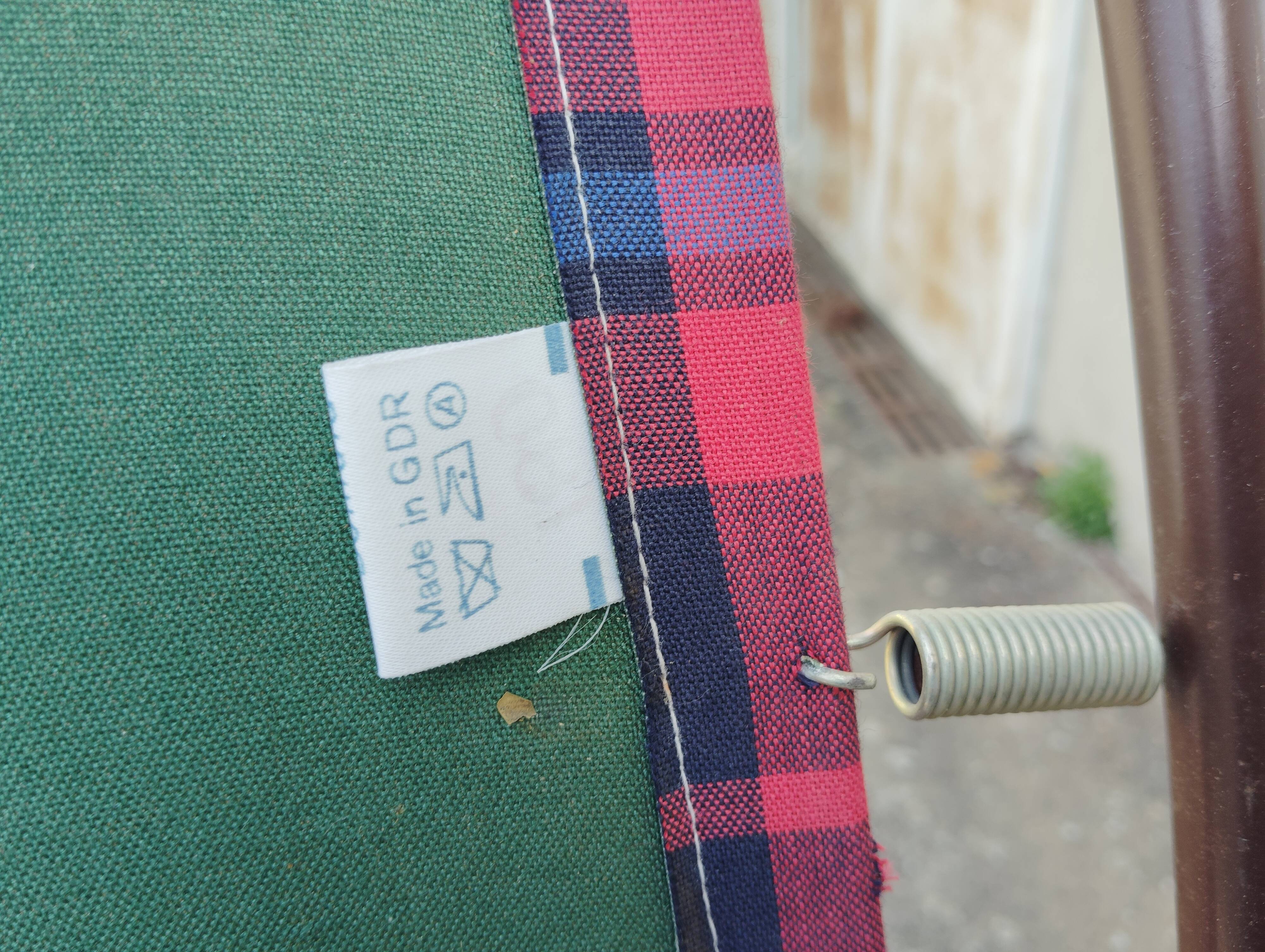 Set 2 camp beds, vintage deckchair.