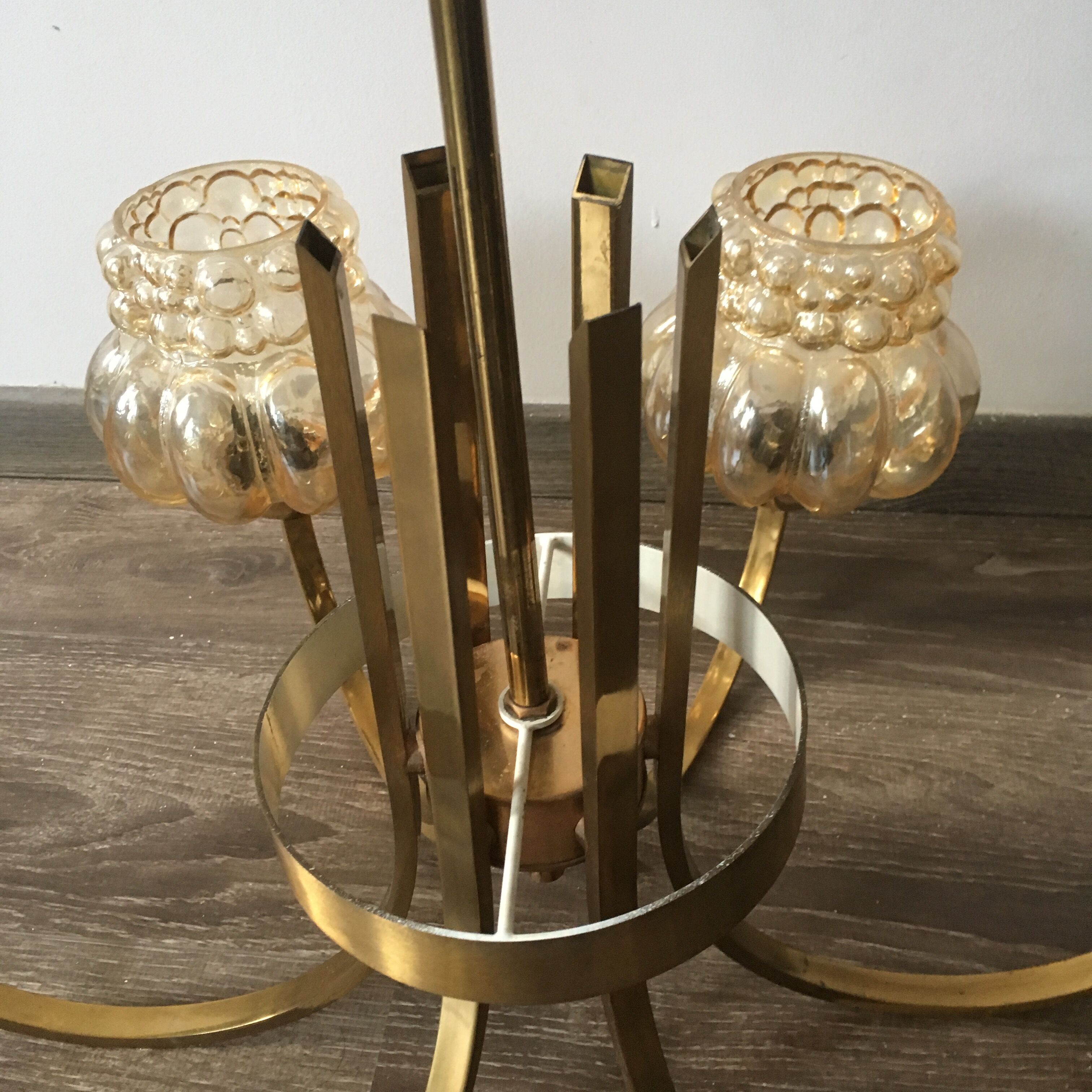 Brass-style chandelier and puffed glass 60/70