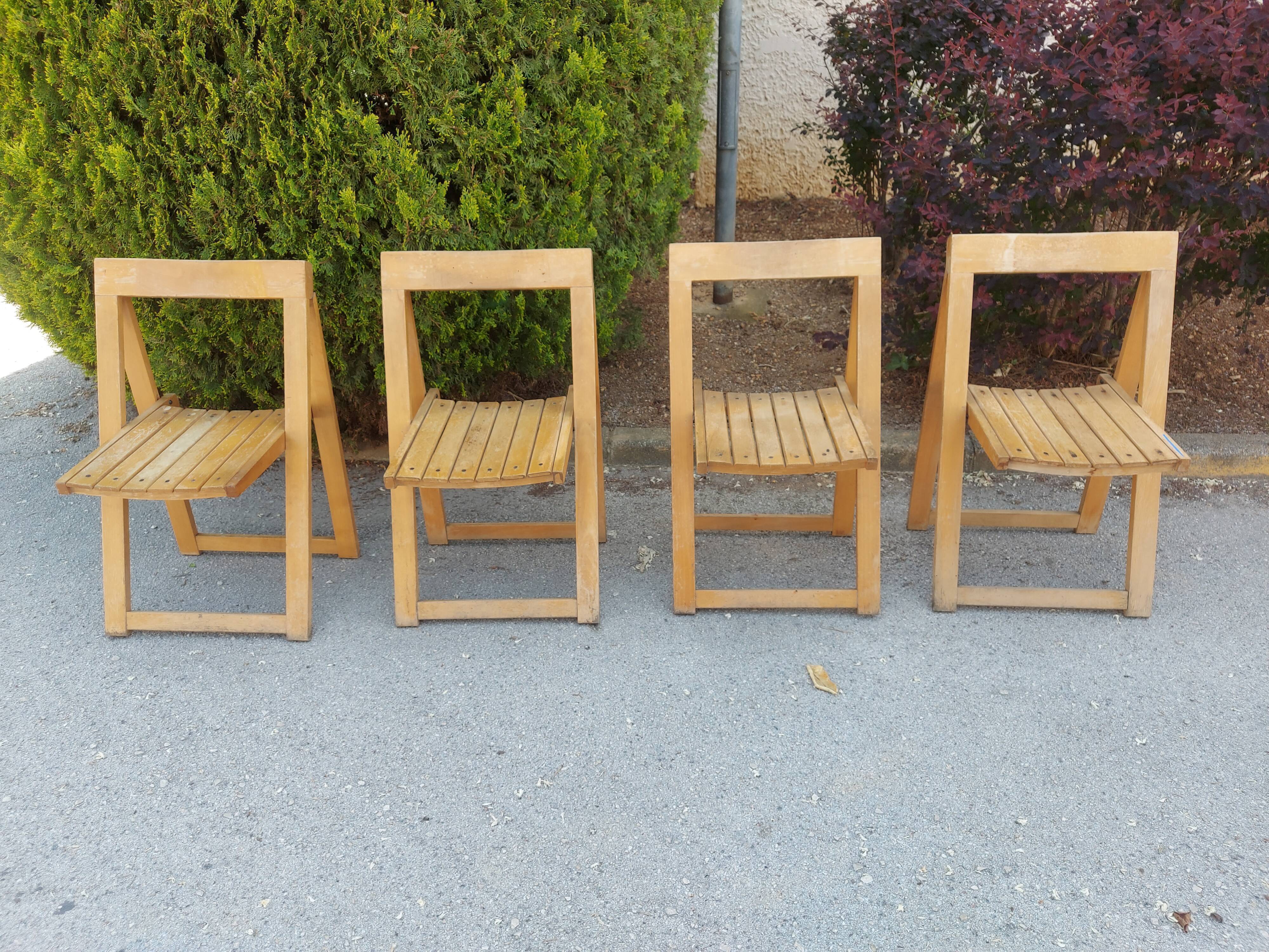 4 folding chairs
