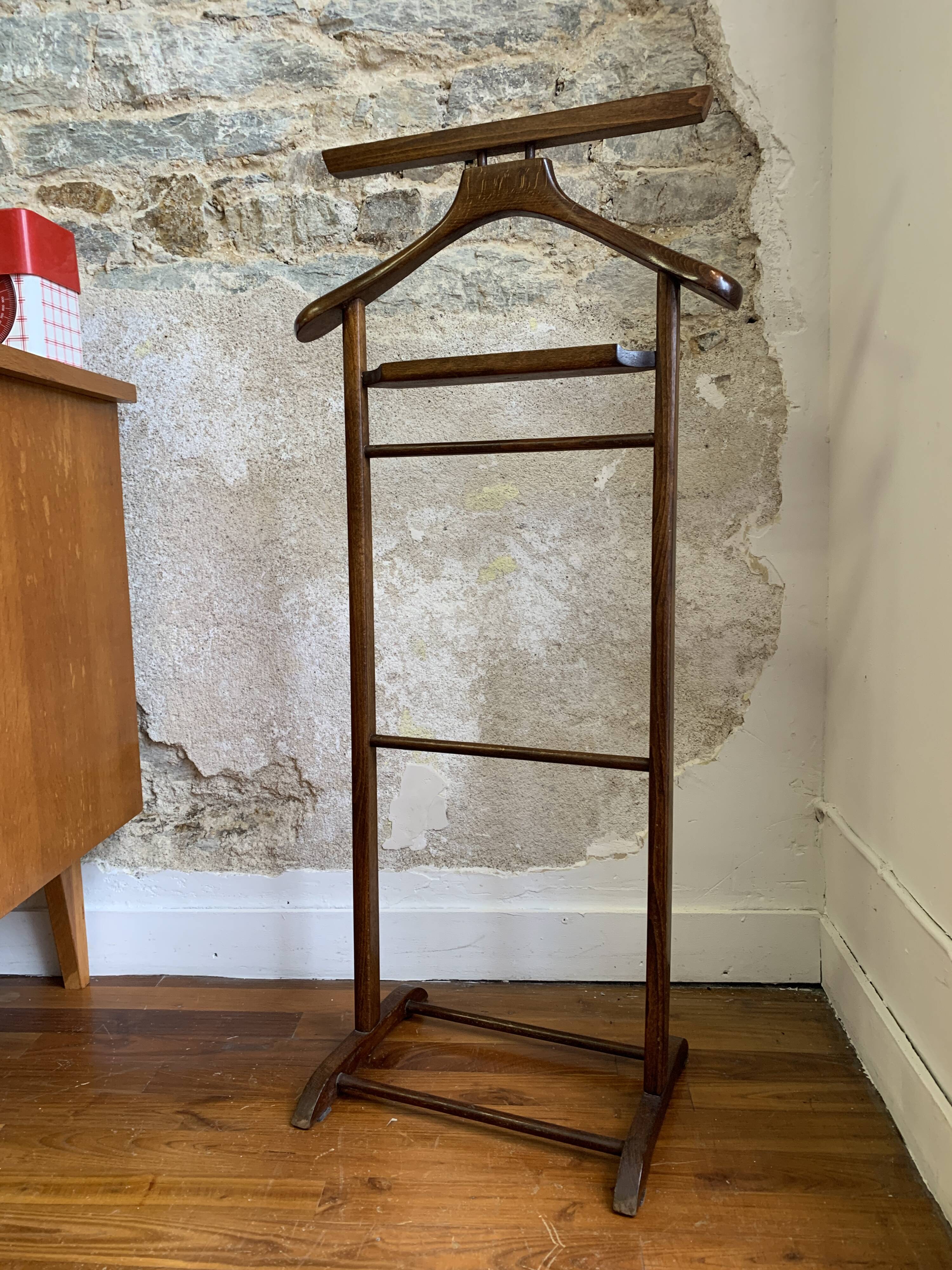 Wooden valet