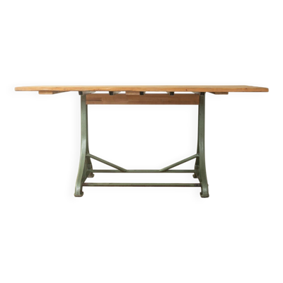 Table de salle à manger unique avec piètement en fonte et plateau en bois massif
