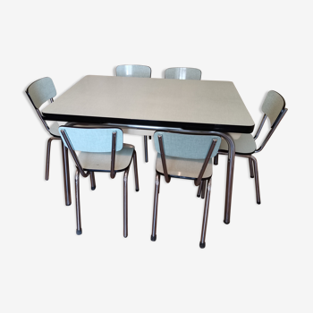 Table et 6 chaises en formica