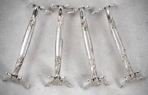 Christofle Chrysanthème, 4 silver-plated knife rests, excellent condition.