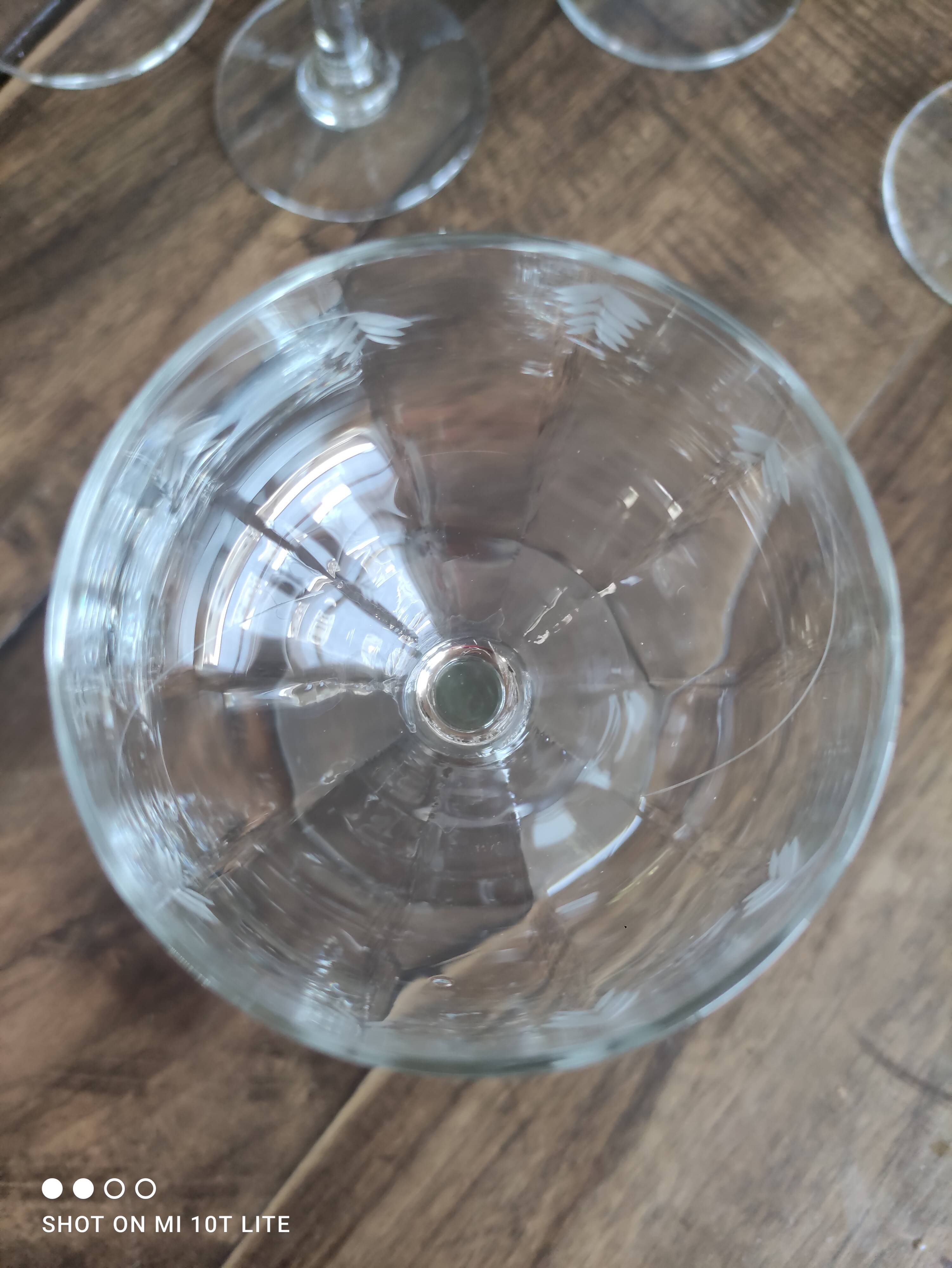 Lot de 11 verres à vin blanc ancien en verre ciselé