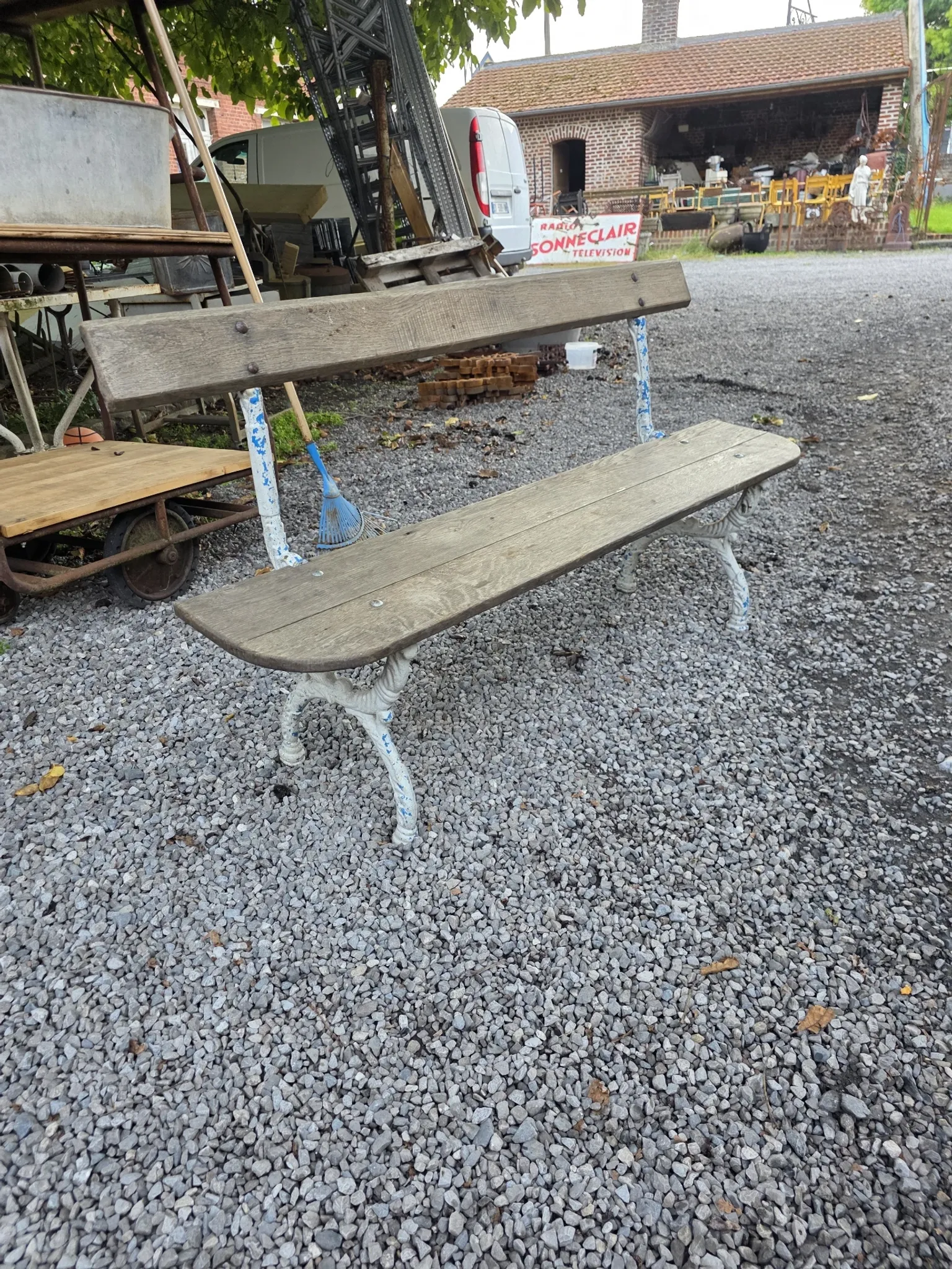 Old garden bench in cast iron and oak