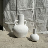 Handmade soliflore drop vase in terracotta painted white h:20 d:15