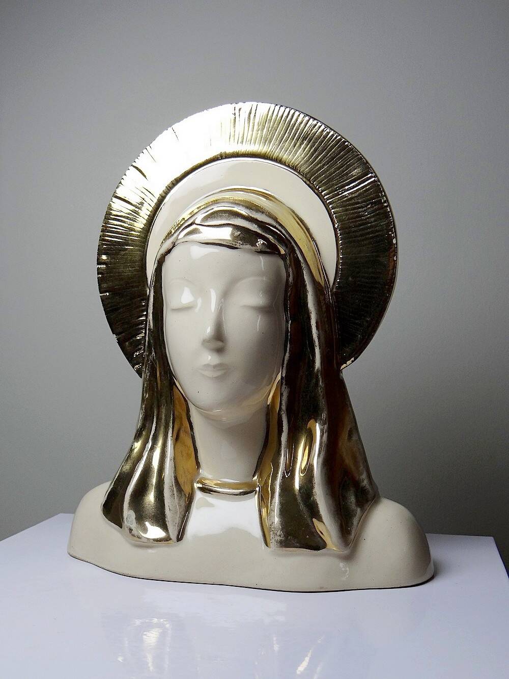 Bust of the Virgin with halo, glazed ceramic, vintage/antique craftsmanship