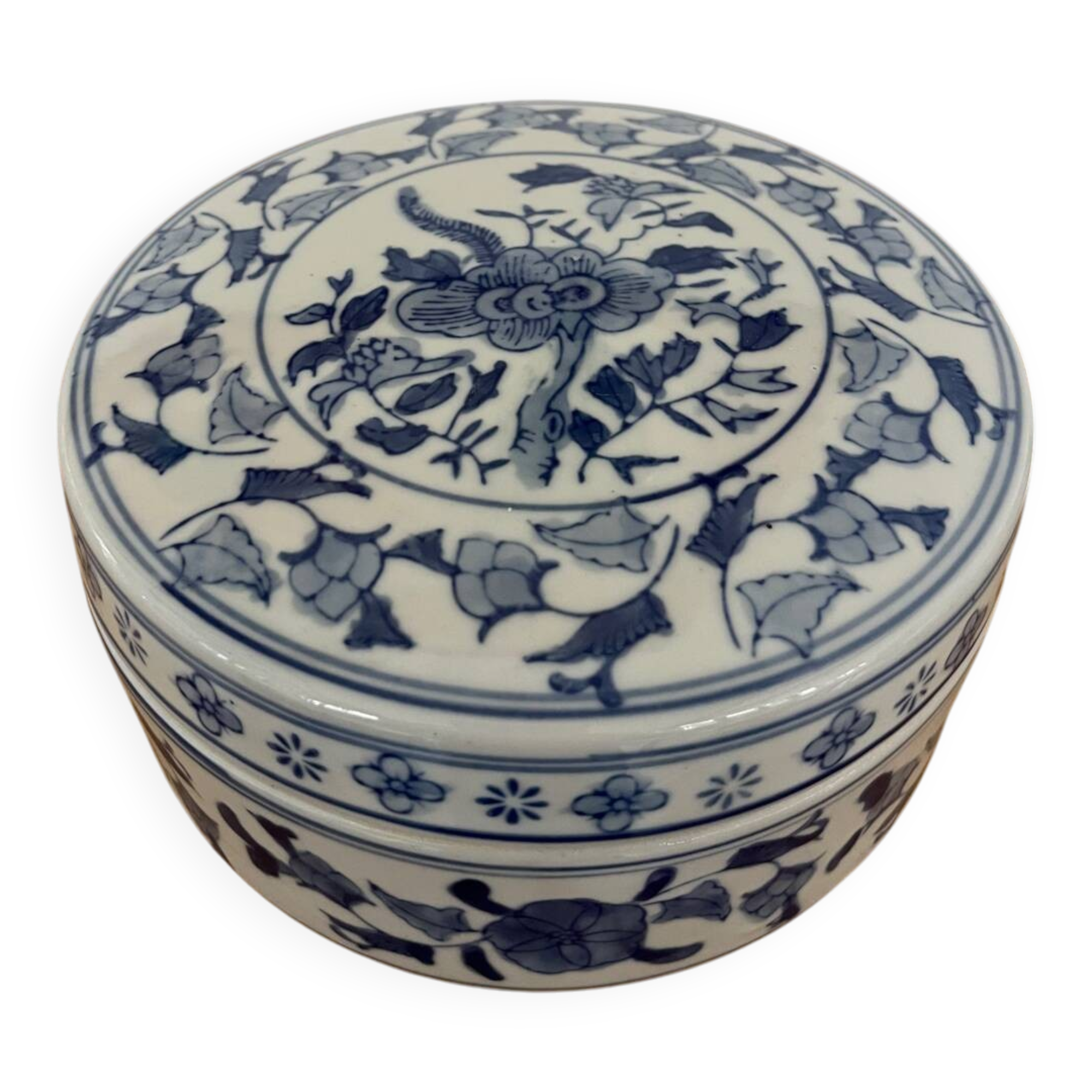 Large Chinese porcelain box