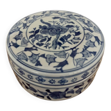 Large Chinese porcelain box