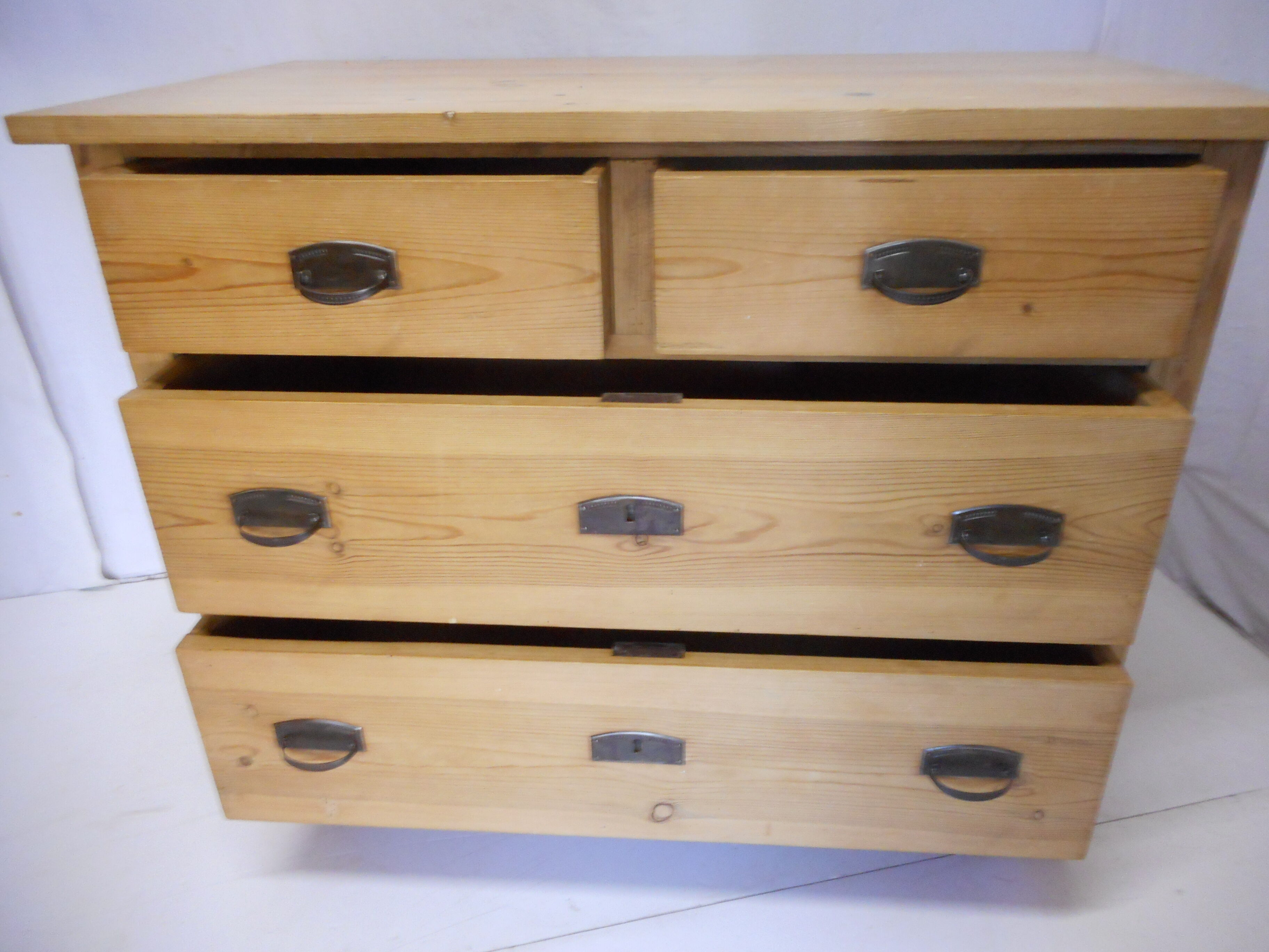 Pine dresser