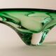 Bol en verre de Murano vert, vide-poche en verre soufflé à la main des années 1970 avec une forme organique.