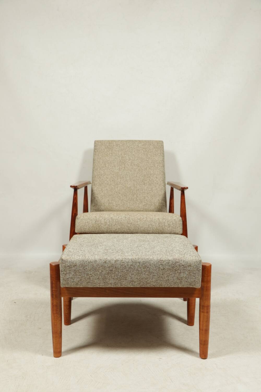 Scandinavian armchair and footrest granola beige concluded by H.Lis 300-190