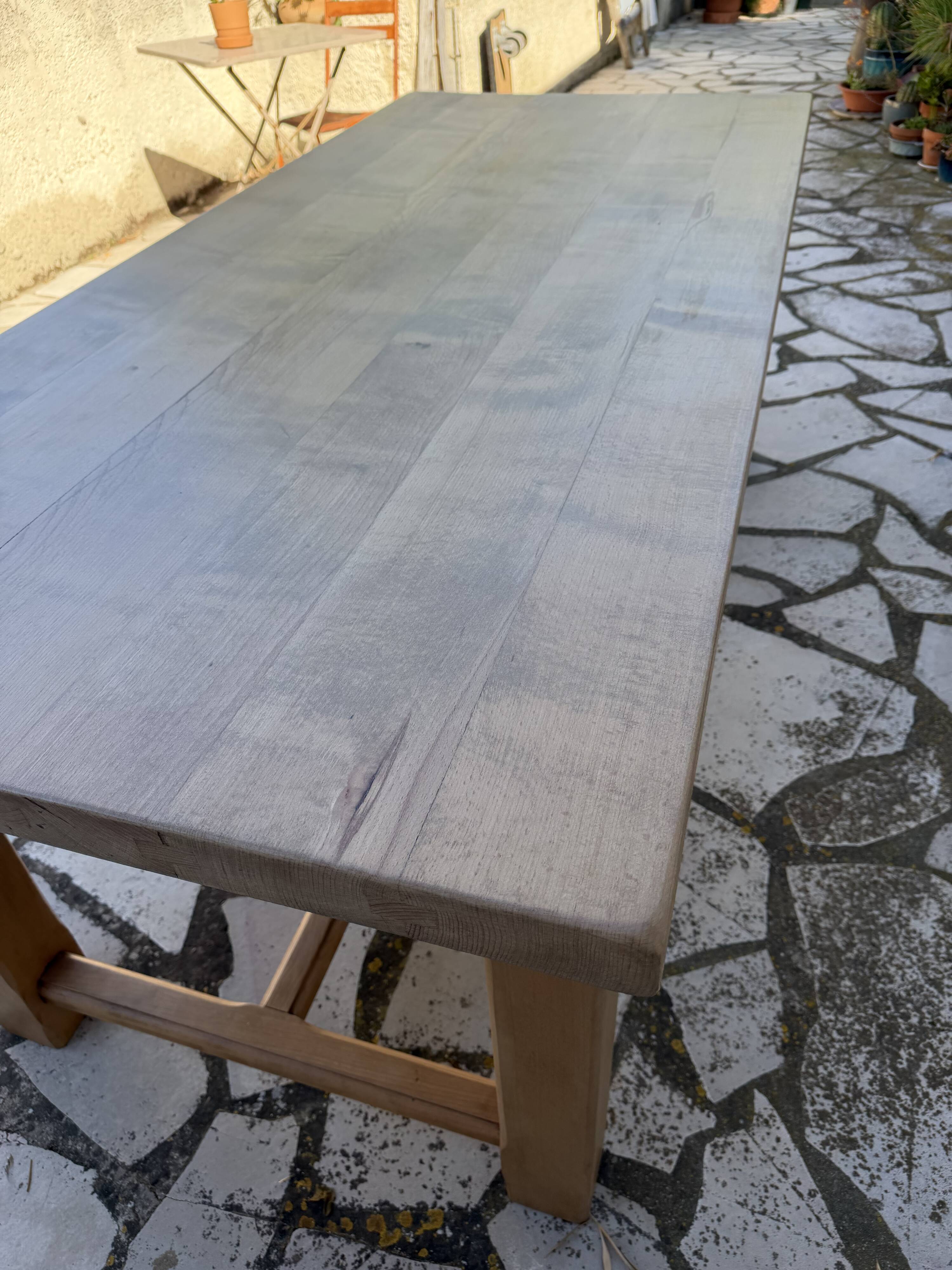 Farm table